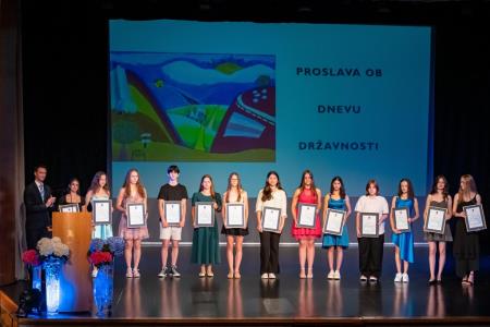 Proslava ob dnevu državnosti in priznanja zlati učenec ter naj prostovoljec 2